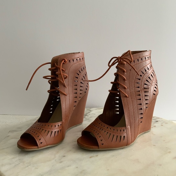 Stylish Lace-up Wedges - Picture 2 of 11